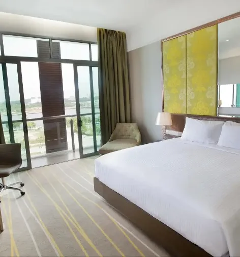 King bed in the Deluxe Balcony Room at Dorsett Putrajaya.