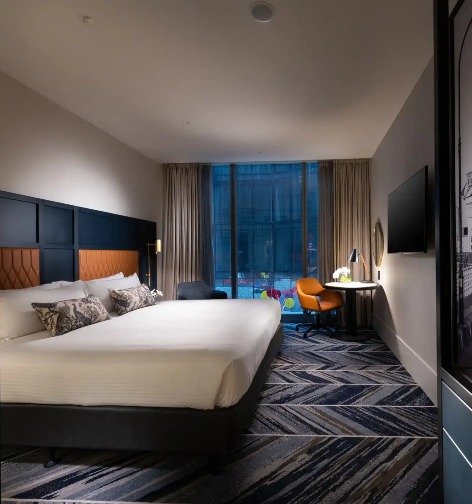 Window view king-size bed in Dorsett Melbourne Deluxe Diva Garden Room