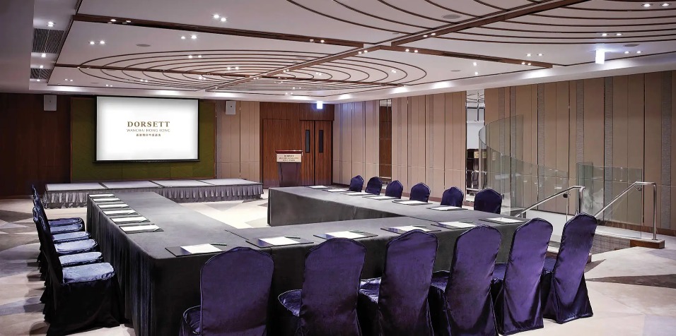 U-styled seating at the Meating Room, Dorsett Wanchai.