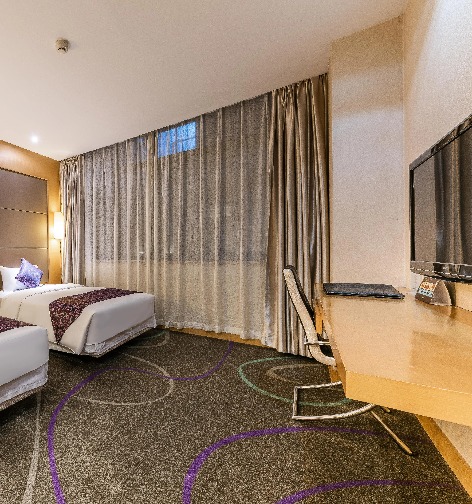 Single beds in a Dorsett Wuhan Superior Room.